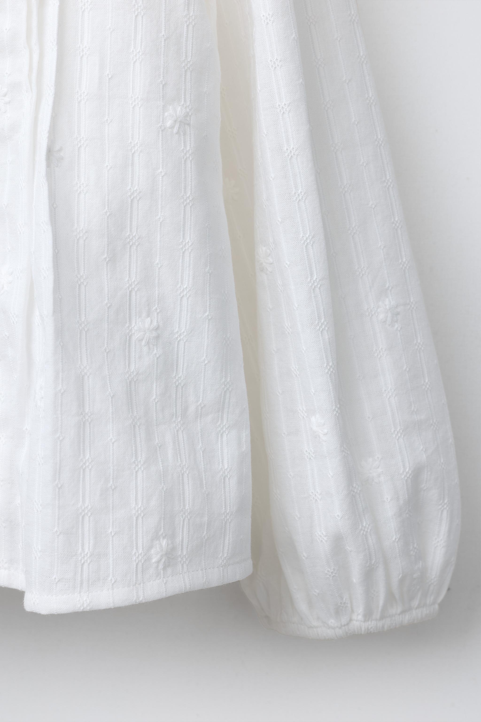 CHEMISE ROMANTIQUE À FLEURS BRODÉES